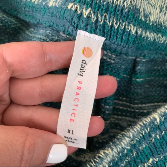 Daily Practice Womens Sunrise Blue knit sweater/ shorts lounge set XL - Picture 6 of 10